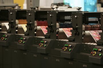 Nicht unterkriegen lassen: Strategien für kleine Druckbetriebe im Kampf gegen Online- und Großdruckereien.
